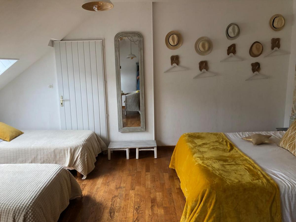 Grande Chambre Familiale Jaune Tout Bonnement Bien Putot-en-Auge Exterior foto