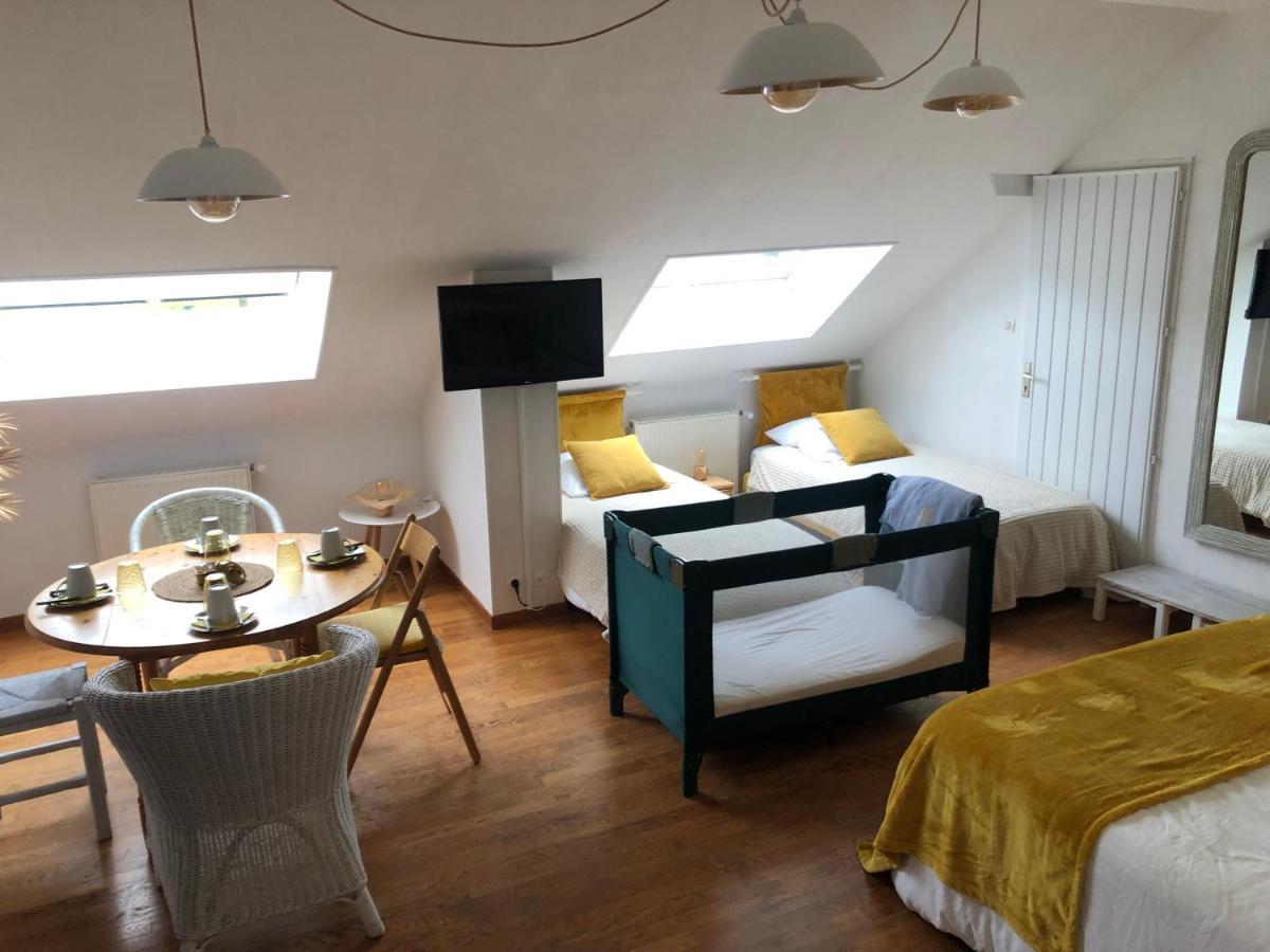 Grande Chambre Familiale Jaune Tout Bonnement Bien Putot-en-Auge Exterior foto