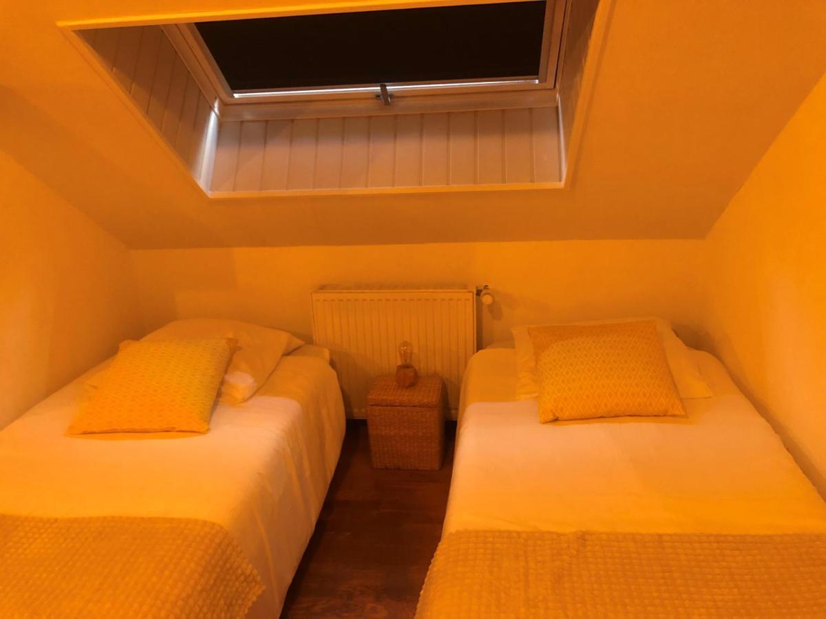 Grande Chambre Familiale Jaune Tout Bonnement Bien Putot-en-Auge Exterior foto